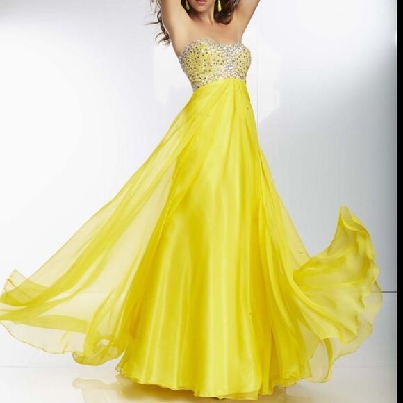 Mori Lee 95066 Paparazzi Fly Away Chiffon Gown Size  9/10 - Picture 1 of 8